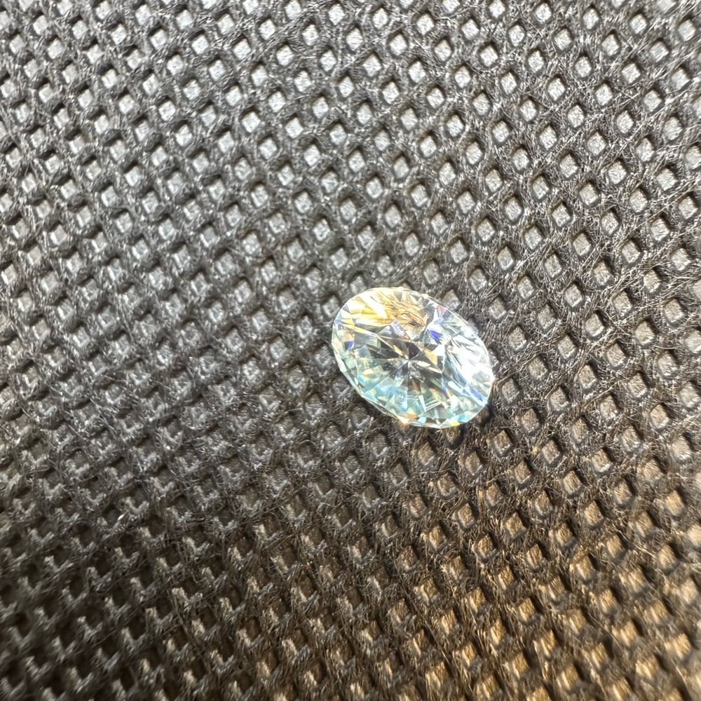 Moissanite 1.0 ct Light Green Stone